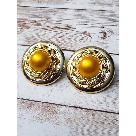 Vintage Clip On Earrings - Large Statement Golden Yellow & Gold Tone 3D - Picture 2 of 7